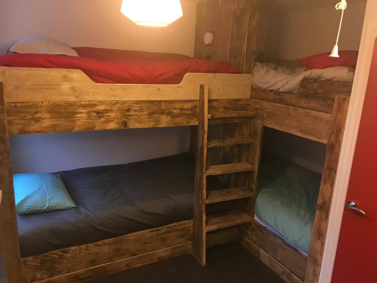 카나번 Ty Glyndwr Bunkhouse, Bar And Cafe 호스텔 외부 사진