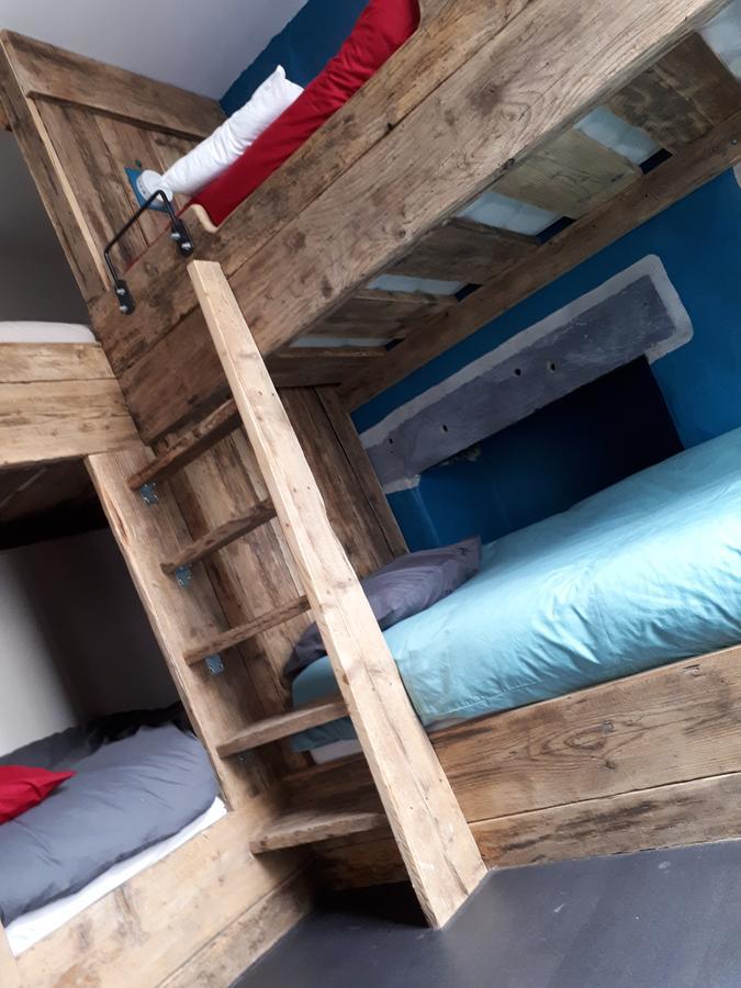 카나번 Ty Glyndwr Bunkhouse, Bar And Cafe 호스텔 외부 사진