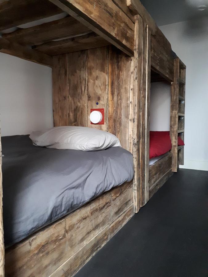 카나번 Ty Glyndwr Bunkhouse, Bar And Cafe 호스텔 외부 사진