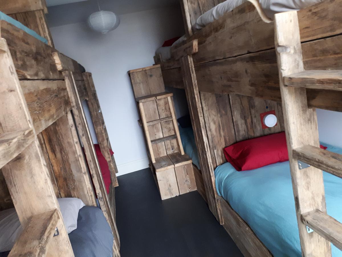 카나번 Ty Glyndwr Bunkhouse, Bar And Cafe 호스텔 외부 사진