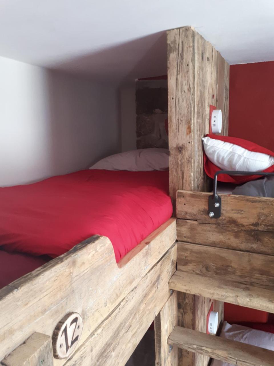 카나번 Ty Glyndwr Bunkhouse, Bar And Cafe 호스텔 외부 사진
