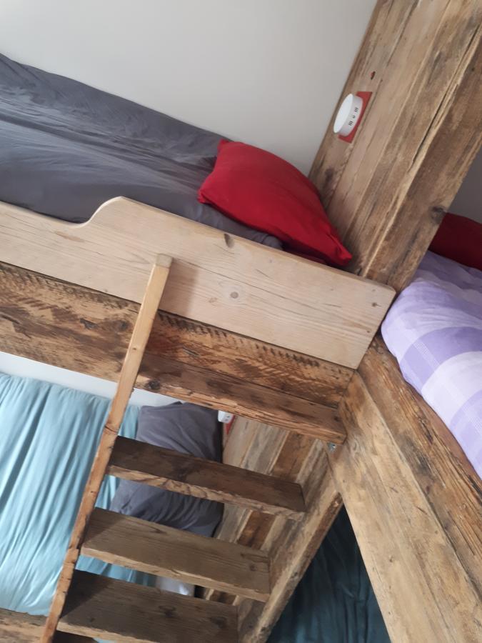 카나번 Ty Glyndwr Bunkhouse, Bar And Cafe 호스텔 외부 사진
