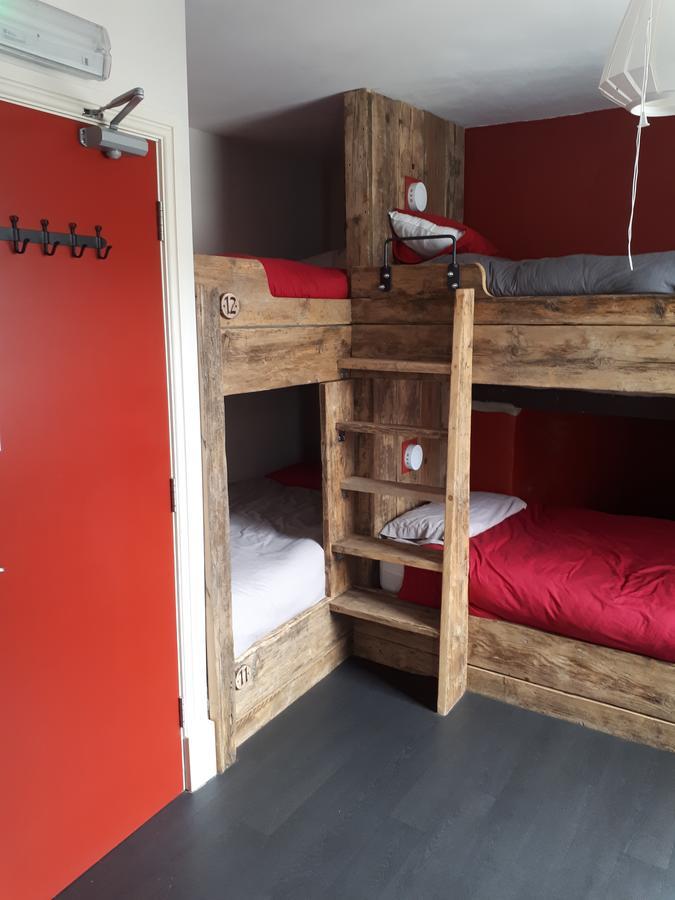 카나번 Ty Glyndwr Bunkhouse, Bar And Cafe 호스텔 외부 사진