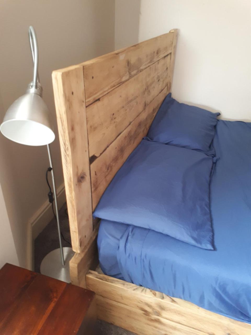 카나번 Ty Glyndwr Bunkhouse, Bar And Cafe 호스텔 외부 사진